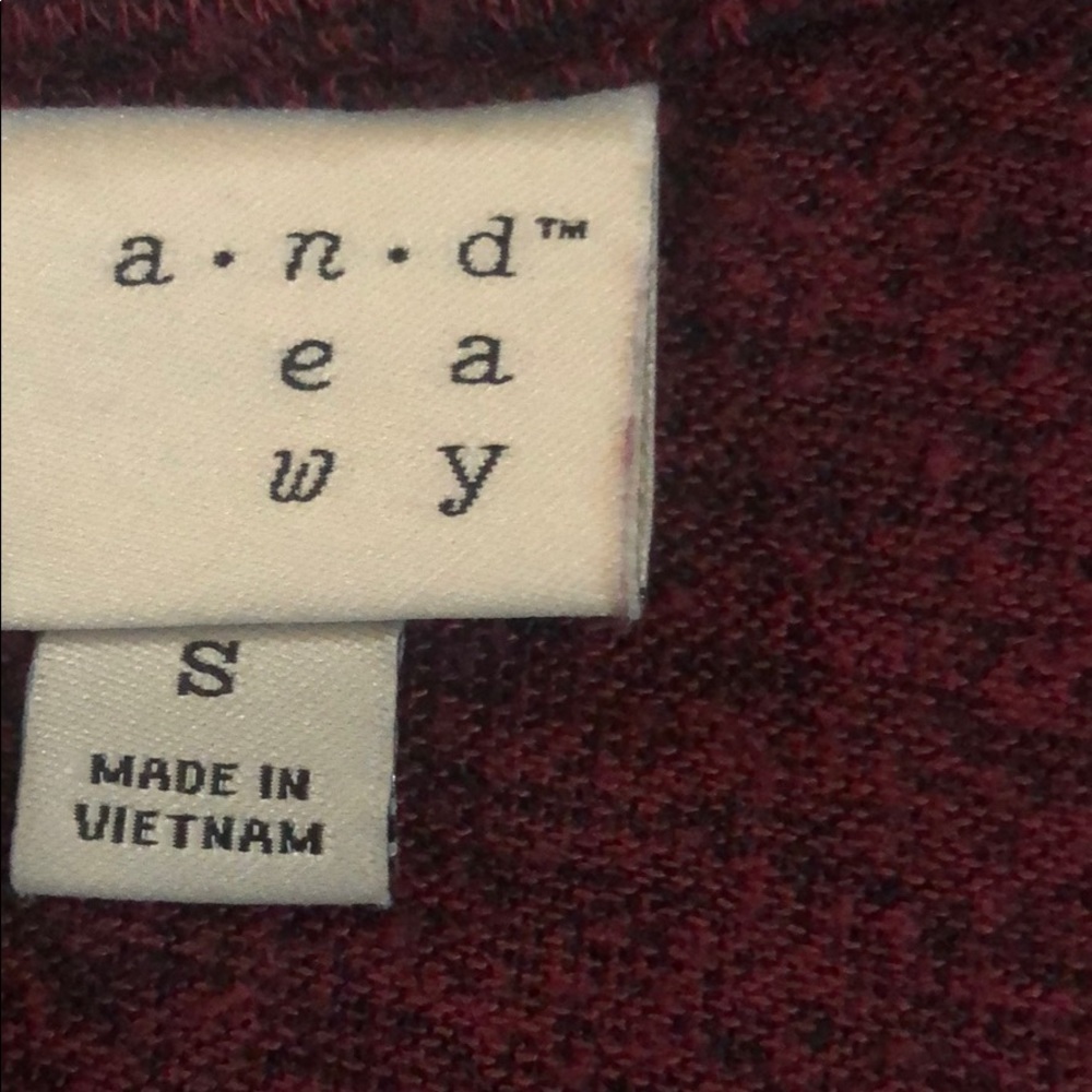 Basic v neck loose fitting tee - Picture 2 of 3